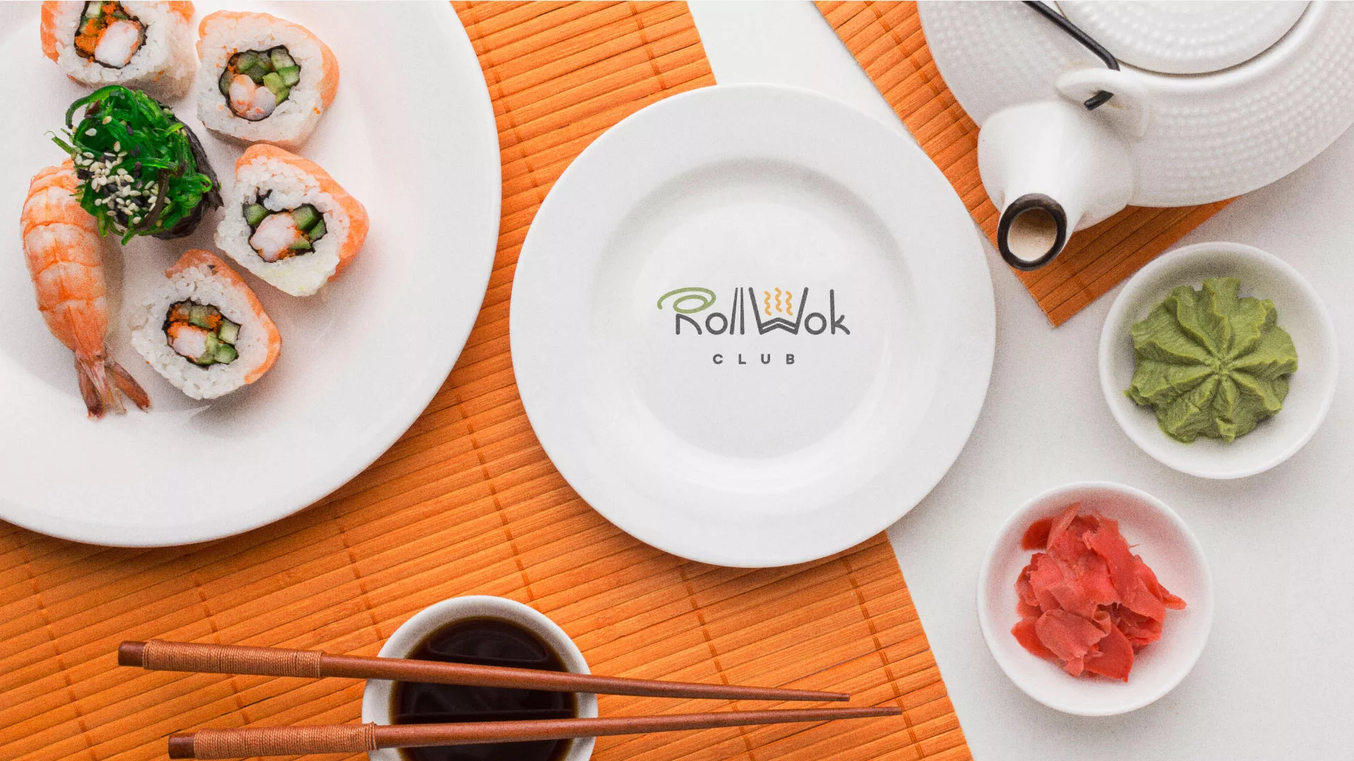 Разработка логотипа и фирменного стиля суши-бара «Roll Wok Club» в Колпашево